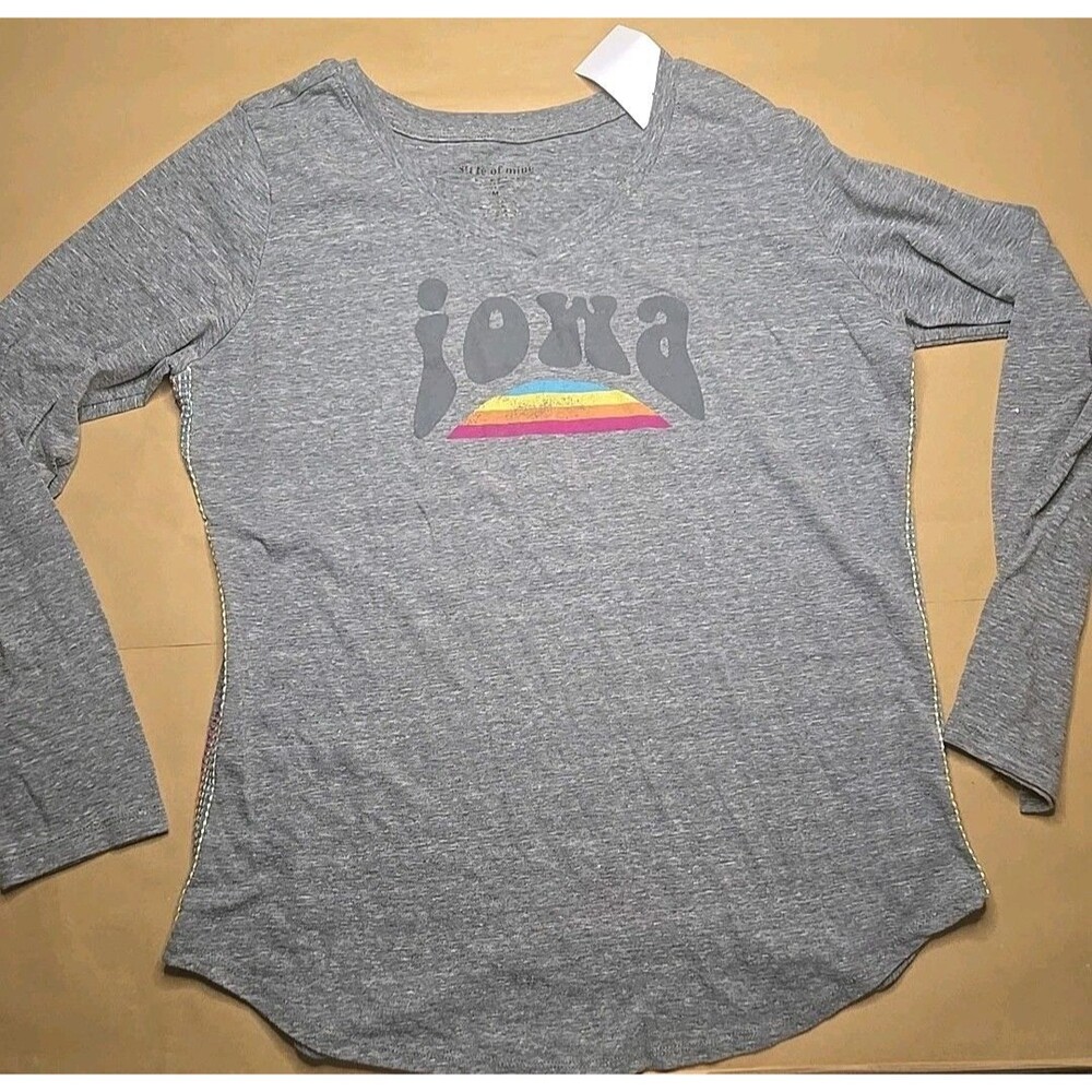 State Of Mind Women's Iowa gray v-neck, Long Sleeve Shirt size Medium M